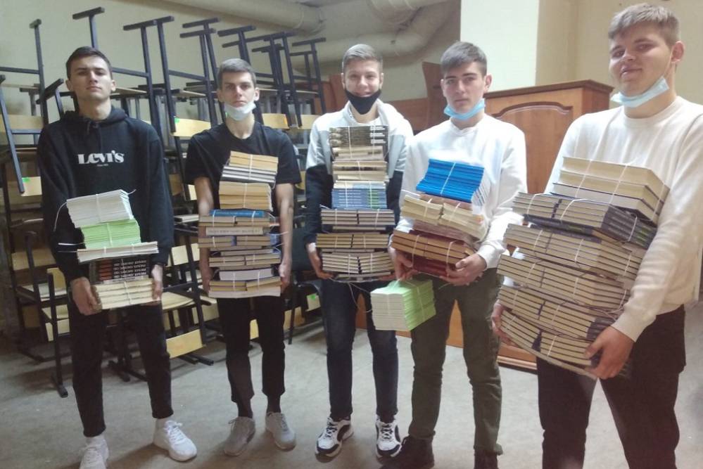 Волонтёры штаба «Горячие сердца» помогают библиотеке НИУ «БелГУ» 